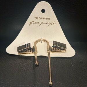 New! free people / Francisco Toggle Pin in gold / new with tag!